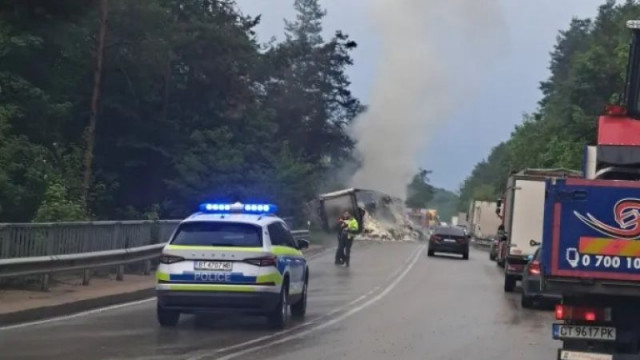 Камион се запали в Прохода на републиката  съобщава Нова телевизия Инцидентът